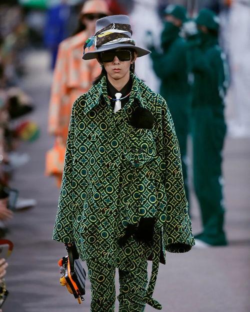 lv大秀吃瓜,吃瓜群众揭秘时尚圈幕后风云