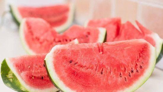 吃瓜会变胖吗,吃瓜真的会导致体重增加？揭秘瓜果热量与体重关系